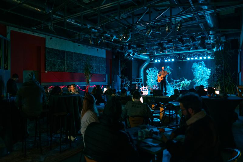 "Acoustic Glühweining", akustische Spenden Gala zug. Omas gegen Rechts mit Melli und Nina, Absolut Stümperhaft, Der Nico, Rizzl u. fetzt