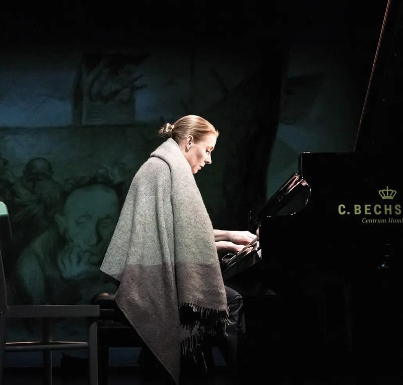 Hamburger Kammerspiele: "Alice – Spiel um Dein Leben", Musikalisches Theaterstück von Kim Langner