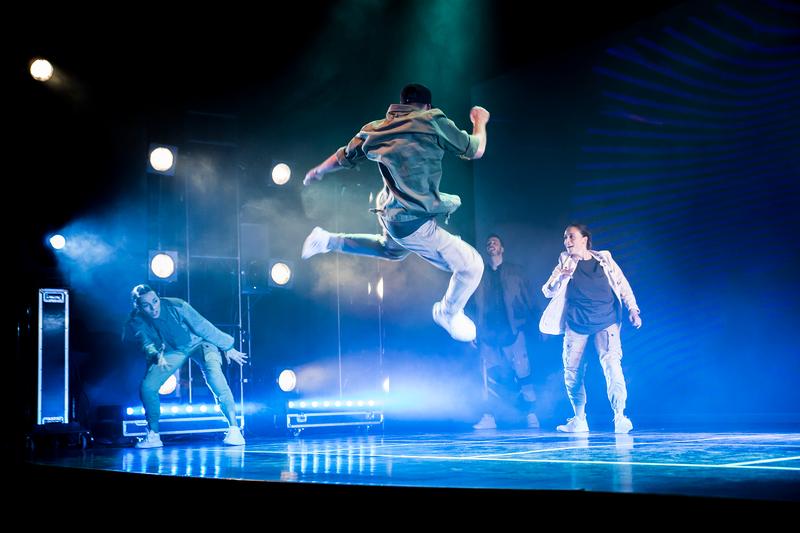 Brodas Bros (Spanien): "Around the World", Musik-, Licht- und Breakdance-Show