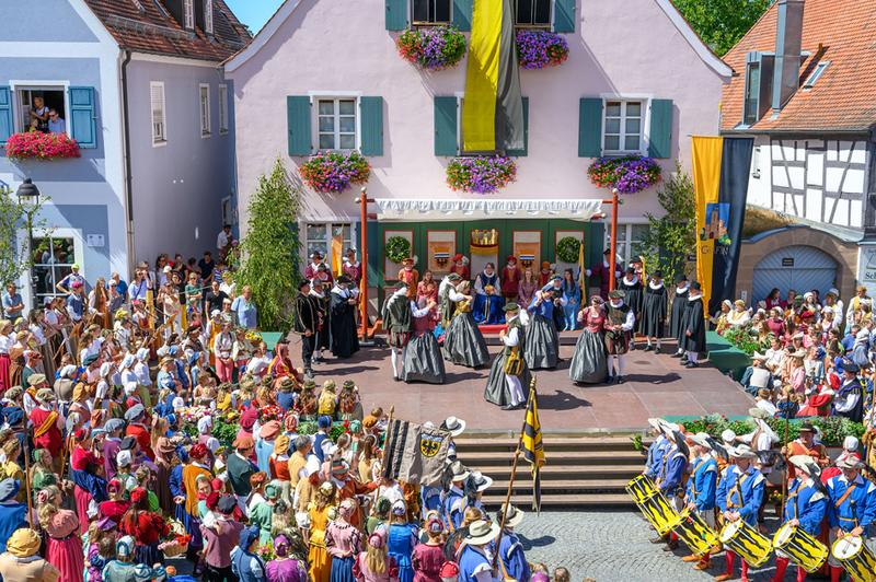 Burgfest Hilpoltstein: Festspiel und Festzug