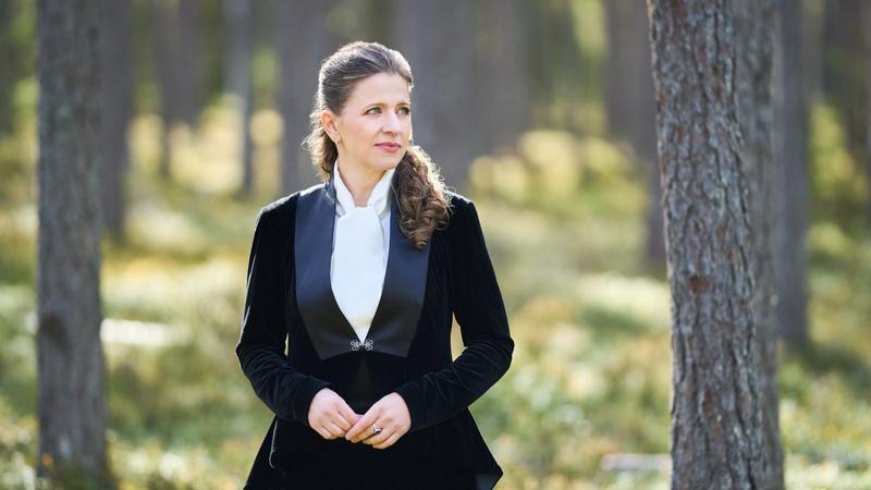 Kristiina Poska aus Estland dirigiert das 2. Philharmonische Konzert des Staatstheater Nürnberg