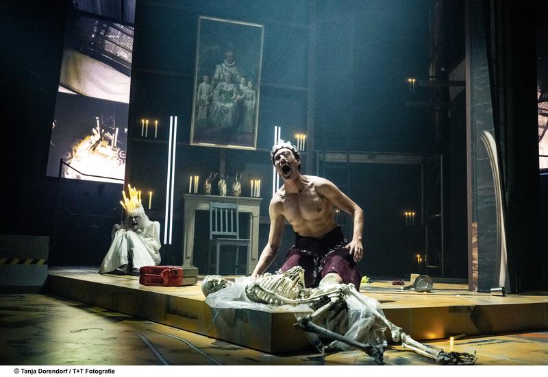 Die Räuber im Schauspiel Erlangen/Markgrafensaal mit Herrmann Große-Berg und Johannes Rebers