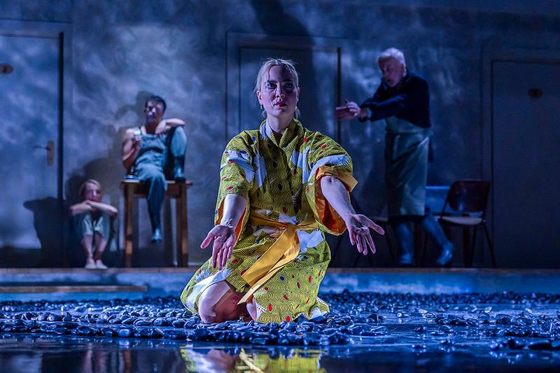 "Ewig Sommer", Tanz und Schauspiel nach dem Roman von Franziska Gänsler