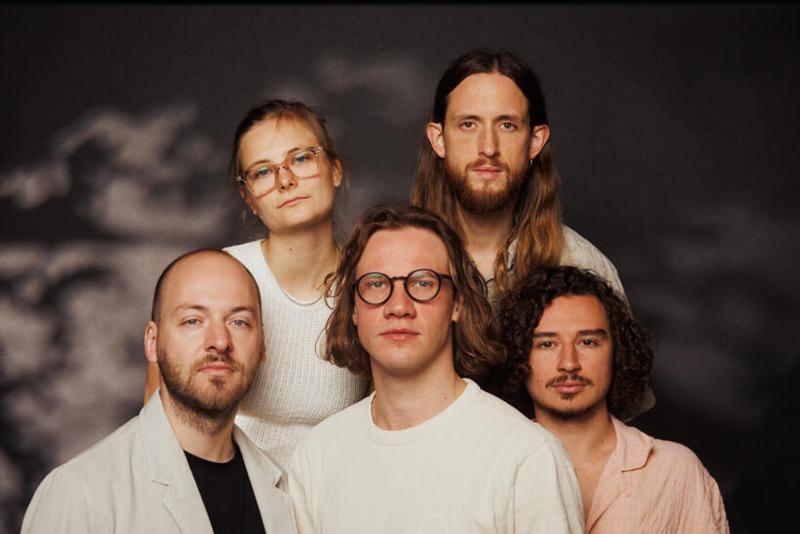 Clubb&uuml;hne: Florian Paul & Die Kapelle der letzten Hoffnung (Indie-Pop)