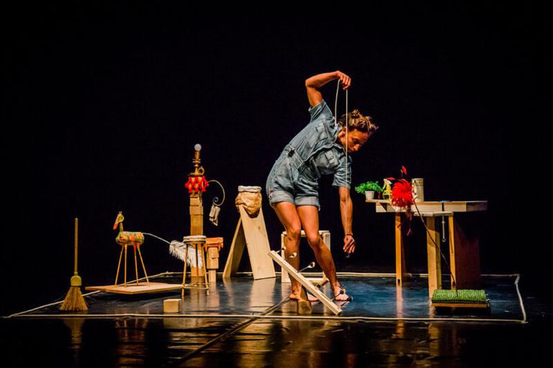 "Panoptikum": Compagnie Quattrox4: "Gretel", akrobatisches Tanztheater, ab 6 J.