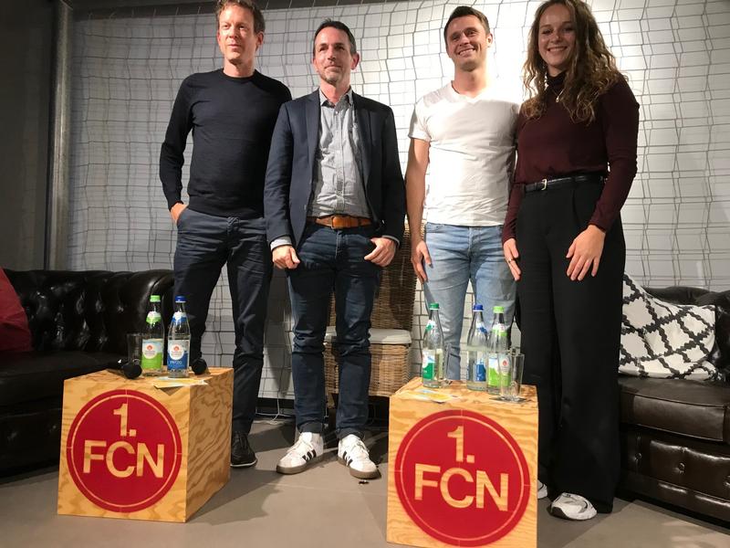 Veranstaltungsbeispiel von der Zweiten Nürnberger Woche der Seelischen Gesundheit 2024 – Podium „Mentale Gesundheit im Fußball“ - zusammen mit dem 1. FCN