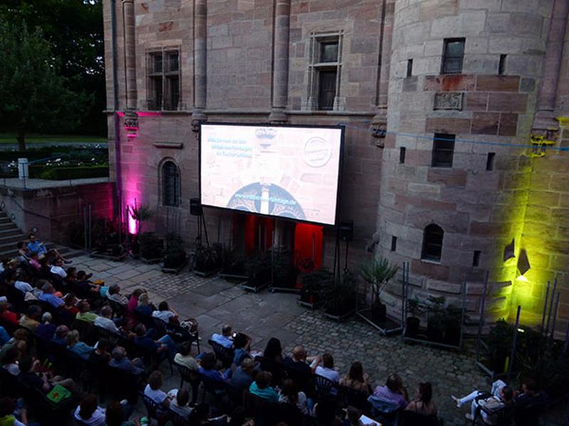 Open-Air-Kino im Schlosshof: Mittelmeerfilmtage
