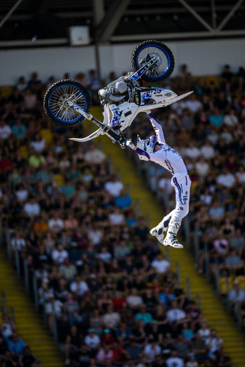 Pat Bowden ist mit dabei: Night of the Jumps