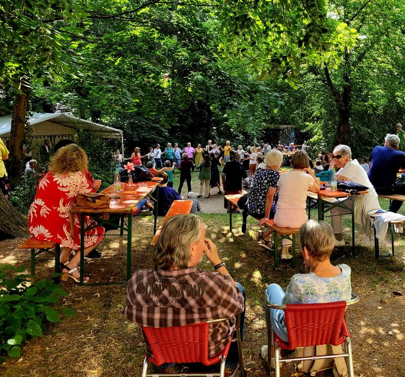 "Tanz im Park": Tanzabend mit Anleitung und Live-Musik mit Allerweil